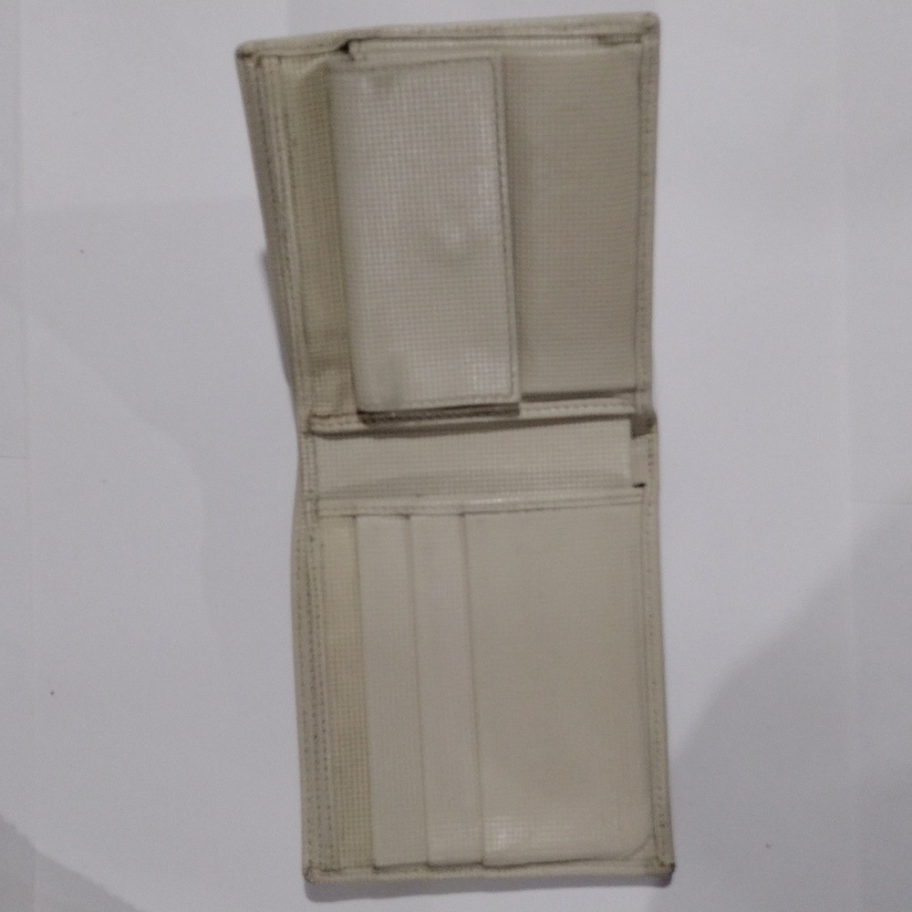 Authentic GUCCI Beige Textured Leather Wallet Silver Hardware w/ Box & Dust Bag - Picture 7 of 17